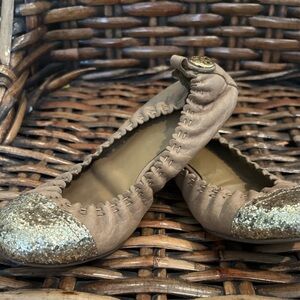 Tory Burch Beige Flats with Sparkling Gold Toe in size 6